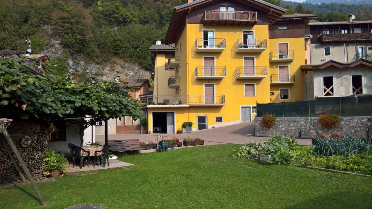 Casa Luca E Cristina Vila Mezzolago Exterior foto